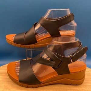 BareTraps Caley Navy Blue Wedge Sandals Size 7